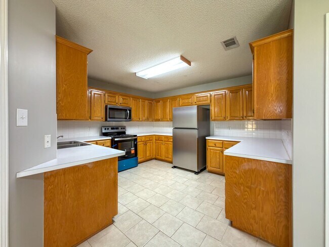 Building Photo - 6409 Fallstone Rd