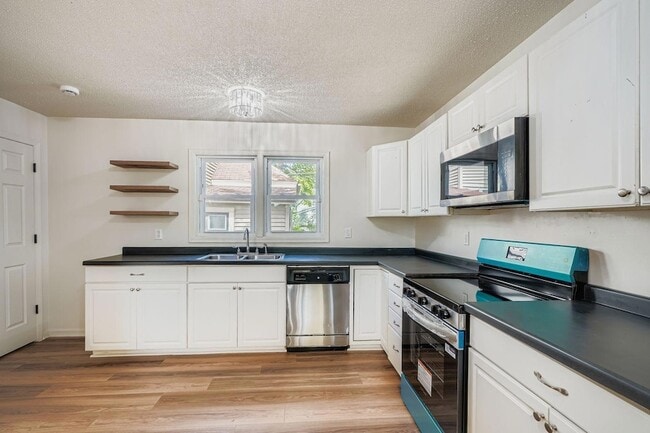 Building Photo - 610 Fairview Ave N