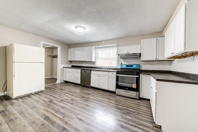 Building Photo - Updated 2-Bedroom Home with Garage & Large Yard