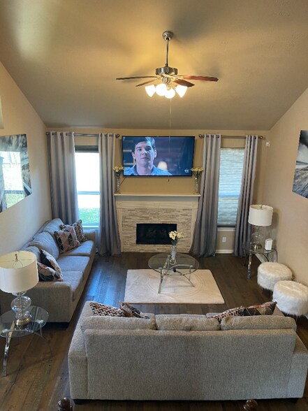 Building Photo - 4502 Mallory Creek Dr