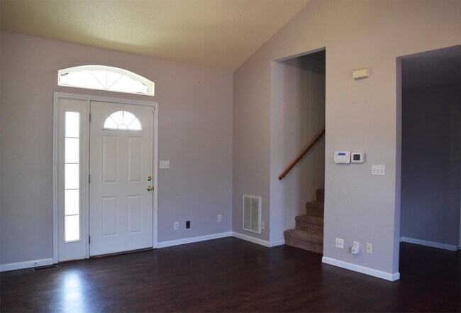 Building Photo - Charming Hickory Valley Gem Near Fort Leonard Wood