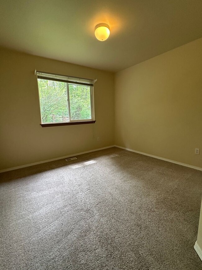 Building Photo - Granite Falls Rambler