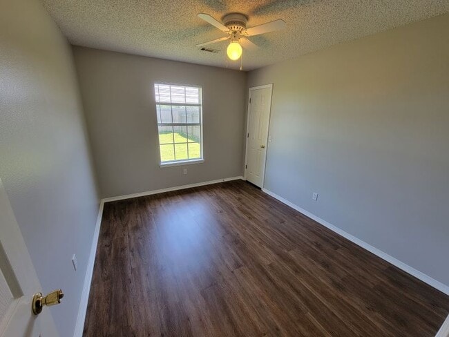 Building Photo - 1010 S Liberty Dr