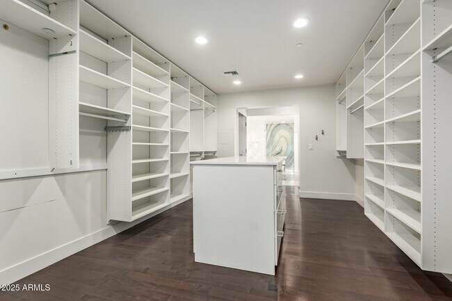 Building Photo - 6636 N 48th St