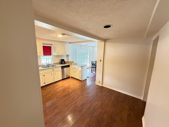 Building Photo - 5239 Kiam St