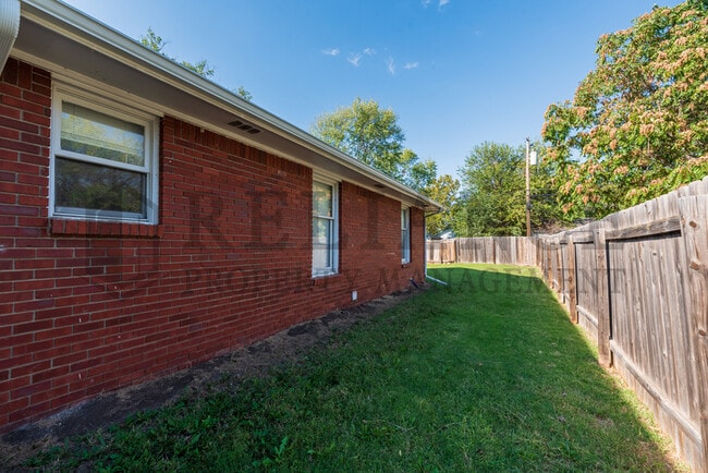 Building Photo - 1511 S Edwards St