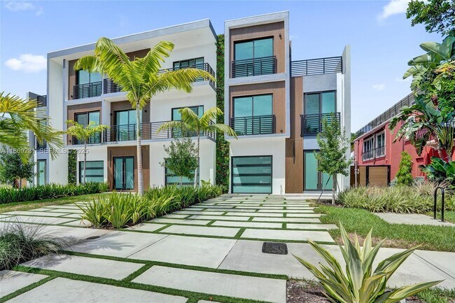 Building Photo - 1825 NE 26th Ave