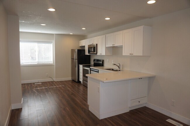 Building Photo - 1546 S 500 E