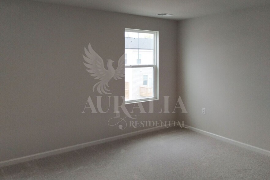 Building Photo - 2405 Kasota Ln