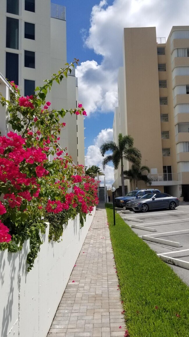 Building Photo - 3581 S Ocean Blvd