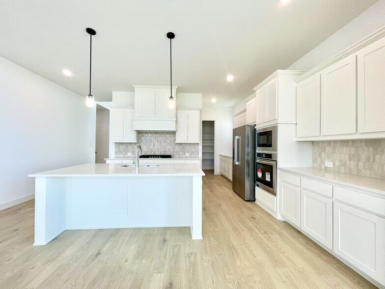 Building Photo - 15603 Valerian Trl