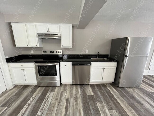 Building Photo - 5085 Adella St