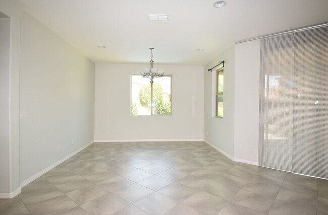 Building Photo - Beautiful single level 4 bedroom 2.5 bath Gilbert home.