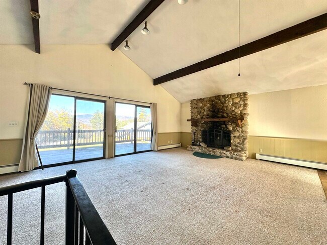 Building Photo - 253 Linderhof Strasse