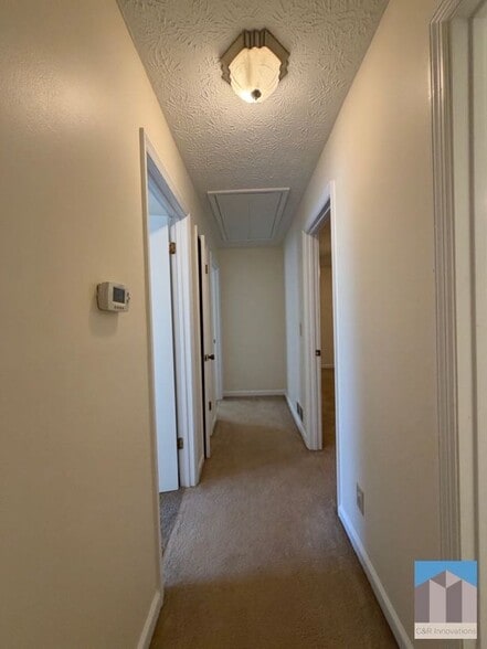 Building Photo - 734 Marthas Dr