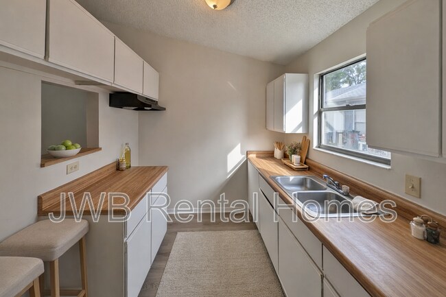 Building Photo - 7635 Indian Lakes Dr