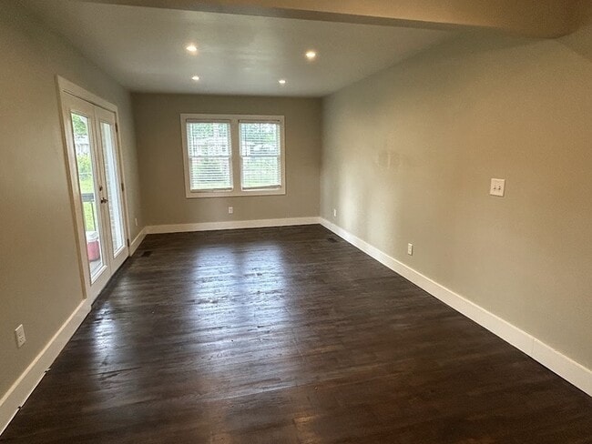 Building Photo - 1931 Stevens Dr NE