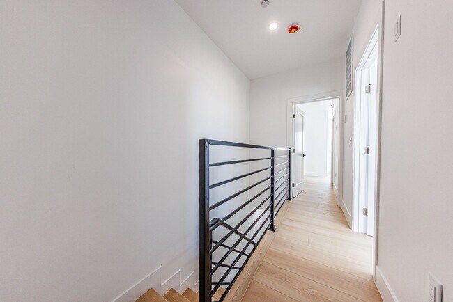 Building Photo - 1063 S Corning St
