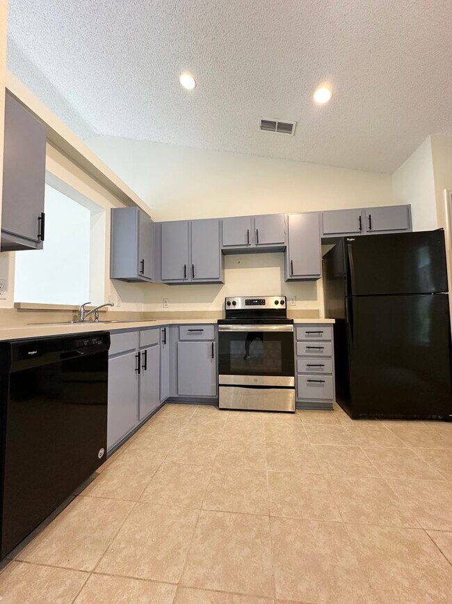 Building Photo - Nice 3 Bedroom 2 Bath Home in Wellington subdivision in Davenport