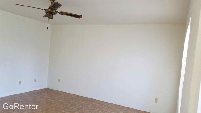 Building Photo - 2 br, 1 bath House - 513 N 40th Ave #8