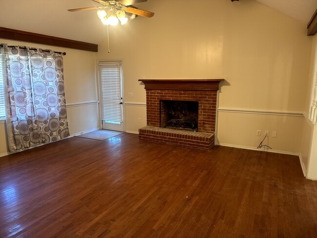 Building Photo - 405 Harvest Dr