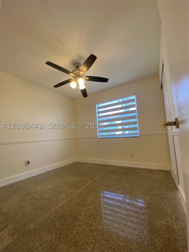 Building Photo - 6140 SW 37 Ct