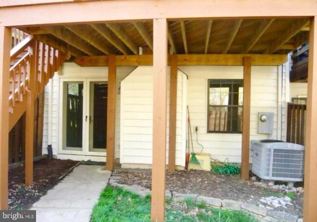 Building Photo - 8605 Pin Oak Dr