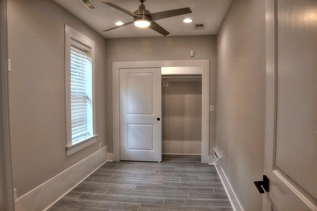 Building Photo - 76 W Starr Ave