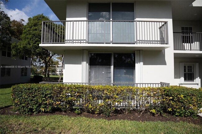 Building Photo - 4009 N Cypress Dr