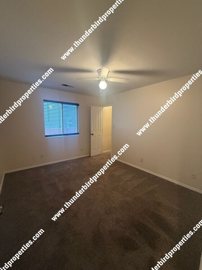Building Photo - 3 Bedrooms, 2 baths with Valley views in N...