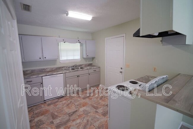 Building Photo - 2304 Hartsfield Ct