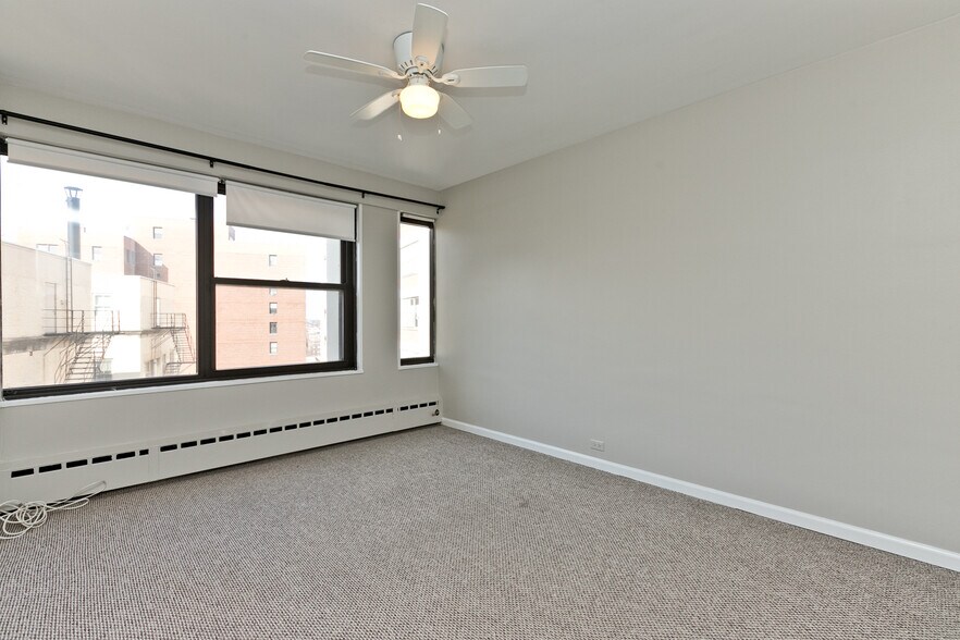 Building Photo - 3410 N Lake Shore Dr