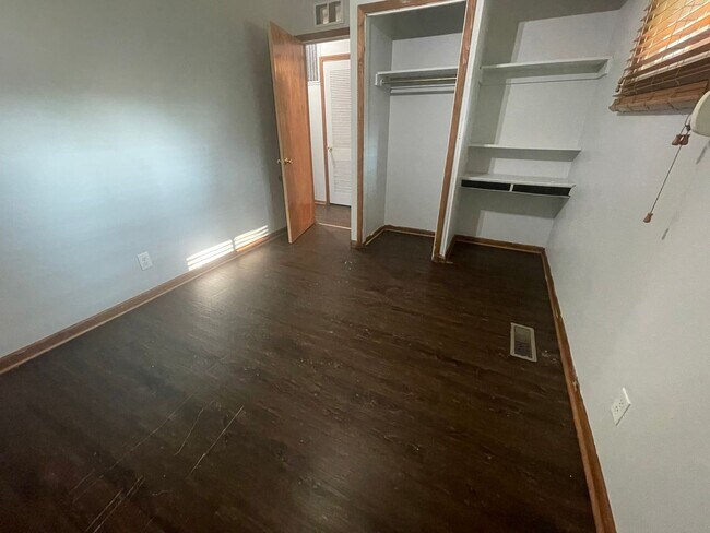 Building Photo - Charming Home on Gary West Side with Garage