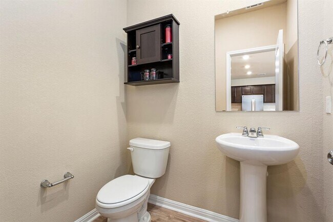 Building Photo - 309 Empress Tree Dr