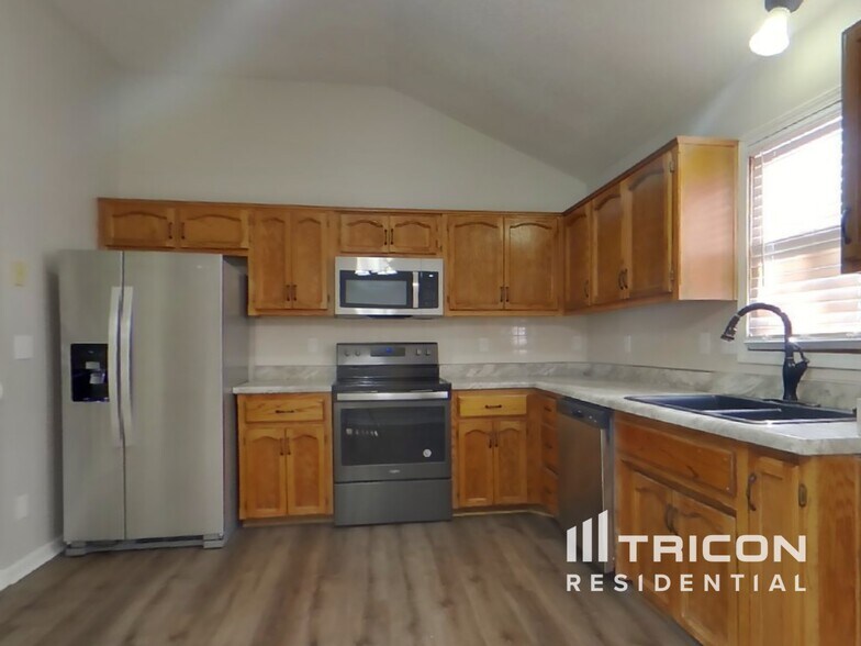 Building Photo - 8835 NE 73rd Ct
