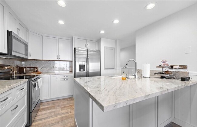 Building Photo - Beachfront Coastal Condo in Oceanside – In...