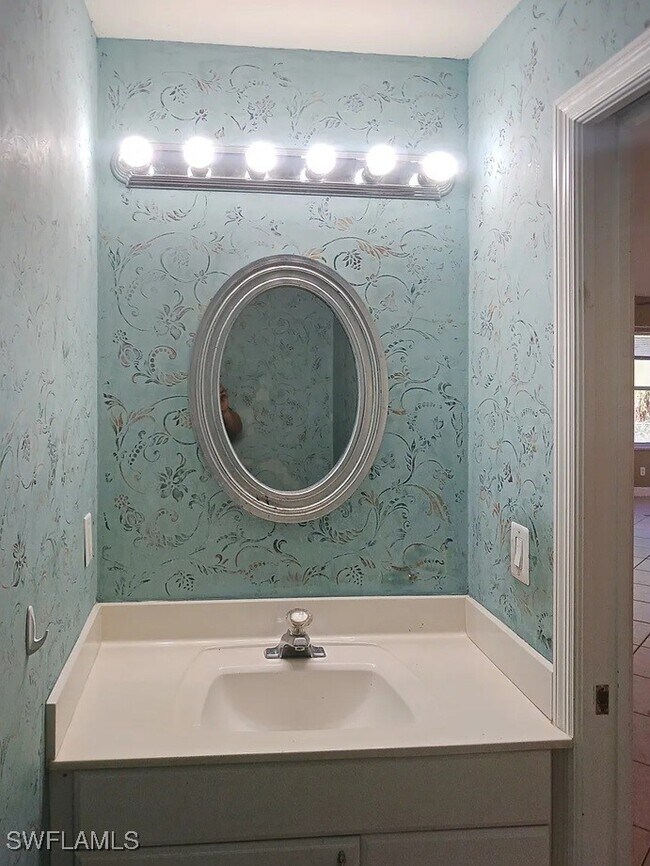 Building Photo - 120 18th Ave NE