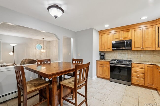 Building Photo - 118 Standish Dr