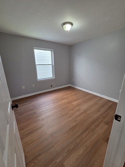 Building Photo - 504 S 14th St