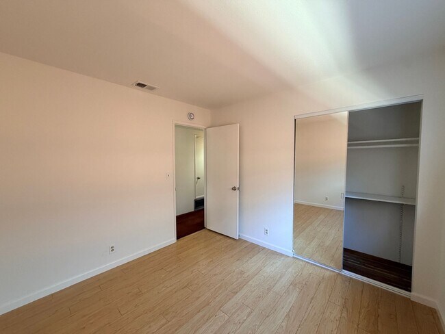Building Photo - 1445 Sonoma Dr