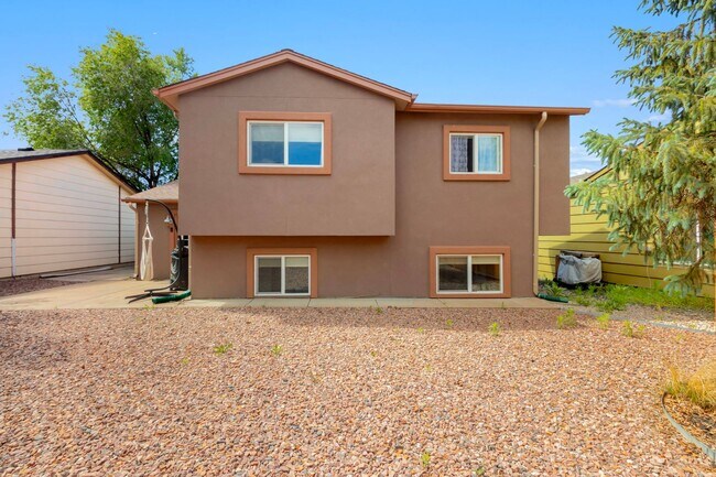 Building Photo - 3117 Moonbeam Cir S