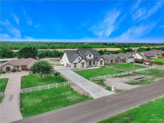 Building Photo - 23 Davis Rd