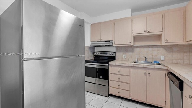 Building Photo - 13155 Ixora Ct