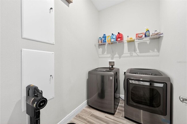 Building Photo - 8809 Laureate Blvd