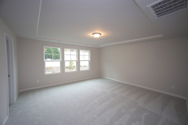 Building Photo - 4-Bedroom, 3-Full Bath Home with 2 Car Garage in Durham!