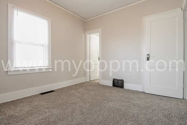 Building Photo - 2 Bedroom / 1 Bath Home Near Fontenelle Park!