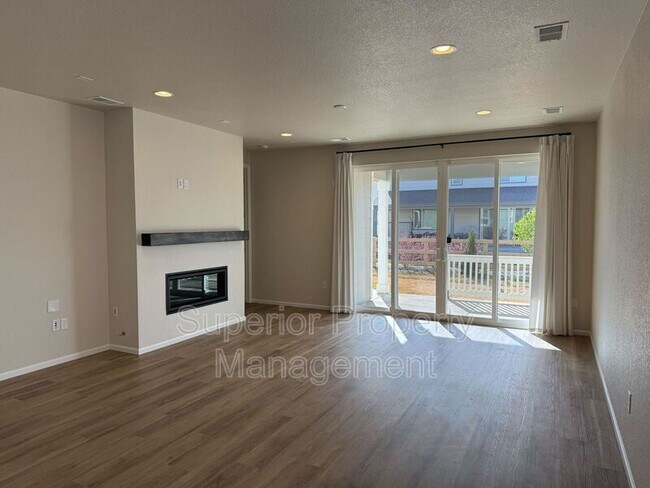Building Photo - 981 Sandhills St