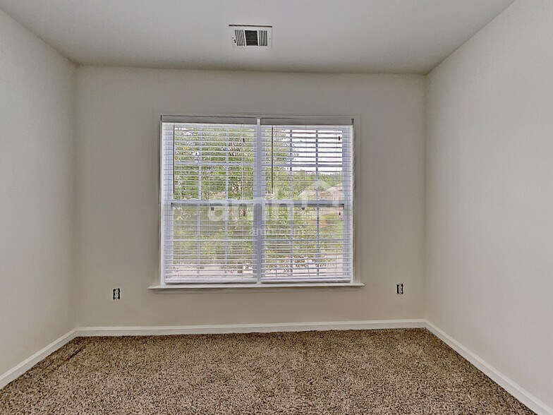 Building Photo - 228 Oakland Way