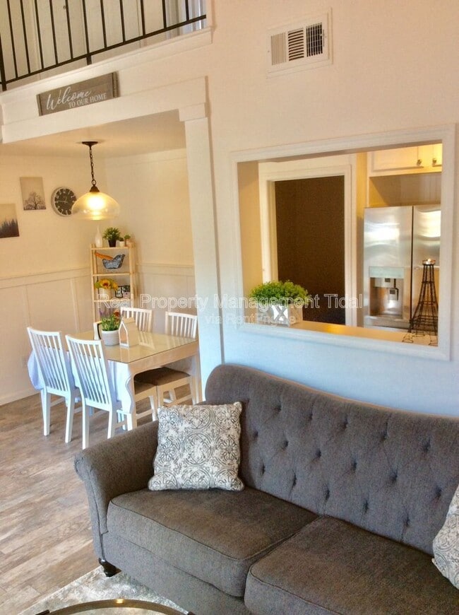 Building Photo - 430 Falling Ln