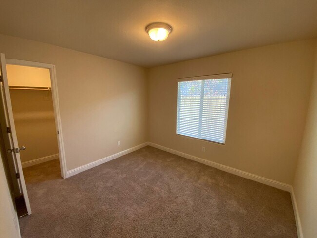 Building Photo - Immaculate like New Home in the gated Windmills at Tule Heights!